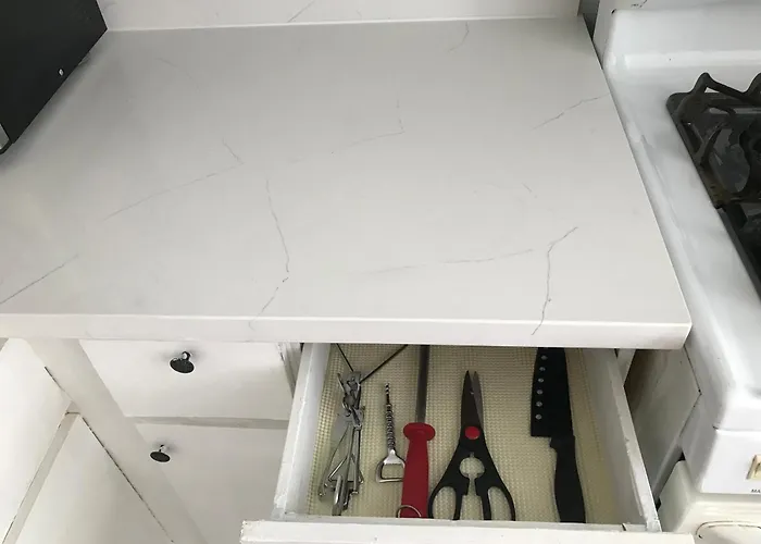 Super 1 Bedroom With Private Bathroom, Shared Kitchen Room -3